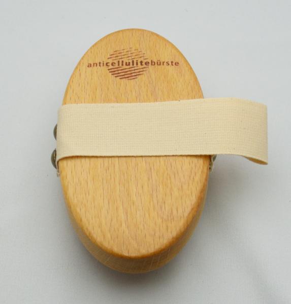Anti-Cellulite Bürste, Buchenholz, 38 Holznoppen in pneumatischem Kissen. Bürstenfabrik Keller seit 1869 Anti-Cellulite Bürste, Buchenholz, 38 Holznoppen in pneumatischem Kissen. Bürstenfabrik Keller seit 1869